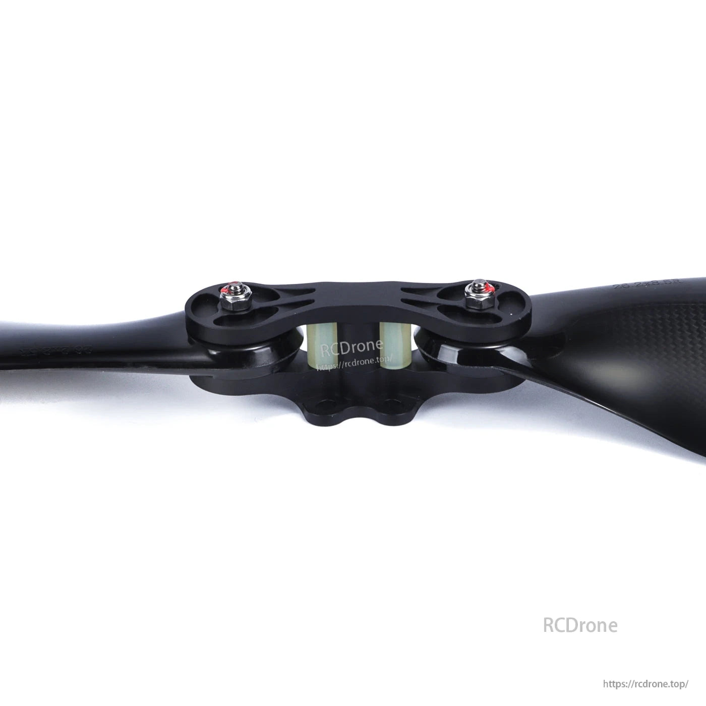 Close-up of MAD FLUXER Pro folding drone propeller with carbon fiber blades and black metal hub mount