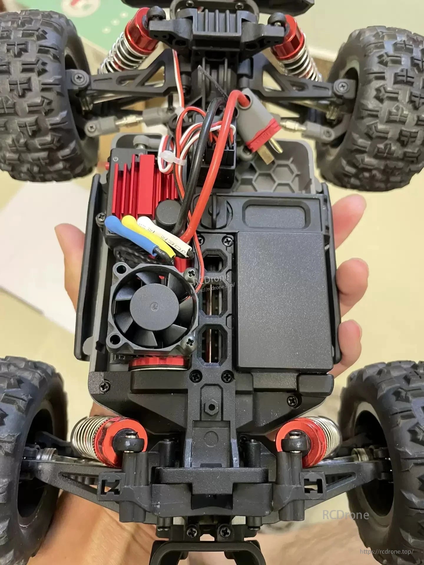 MJX Hyper Go 1/16 Brushless RC Car, MJX Hyper Go 1/16 scale brushless RC car with 4WD, 2845 motor, 45A ESC, reaches 45km/h, includes 2.4G remote and 7.4V 1050mAh battery. Models: 16208/16209.
