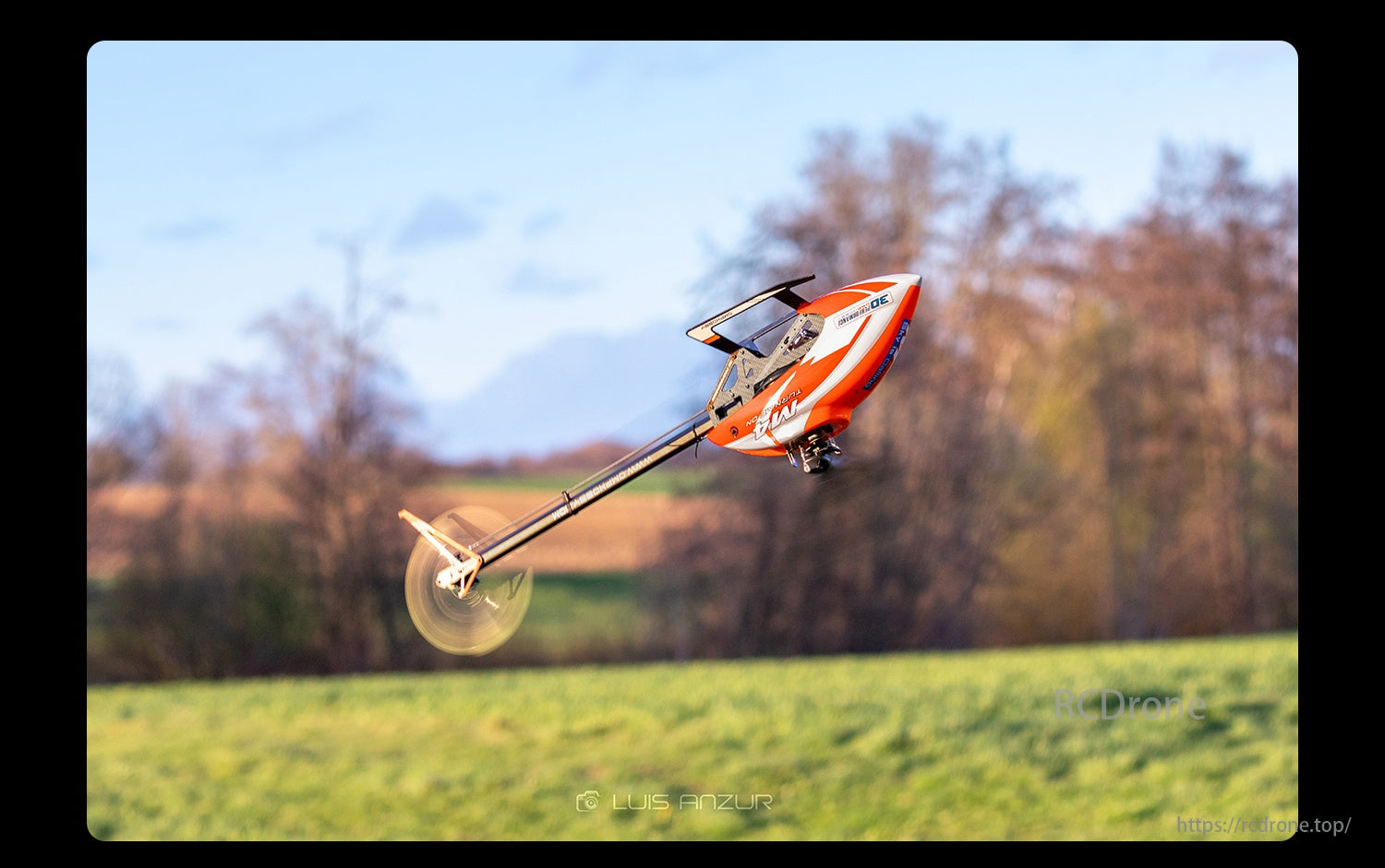 OMPHOBBY M4 RC Helicopter, RC helicopter with brushless direct-drive and 3D flight performance features.
