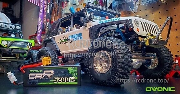 OVONIC 11.1V 5200mAh 50C 3S hardcase LiPo battery beside a 1/10 RC rock crawler on a workbench