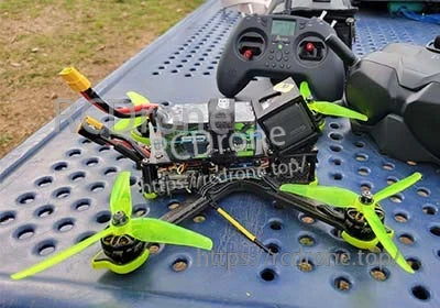 OVONIC 1550mAh 4S 14.8V 100C LiPo battery mounted on a compact FPV quad with XT60 lead