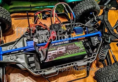 Ovonic 4S hardcase LiPo battery installed in an RC car battery tray for fitment reference