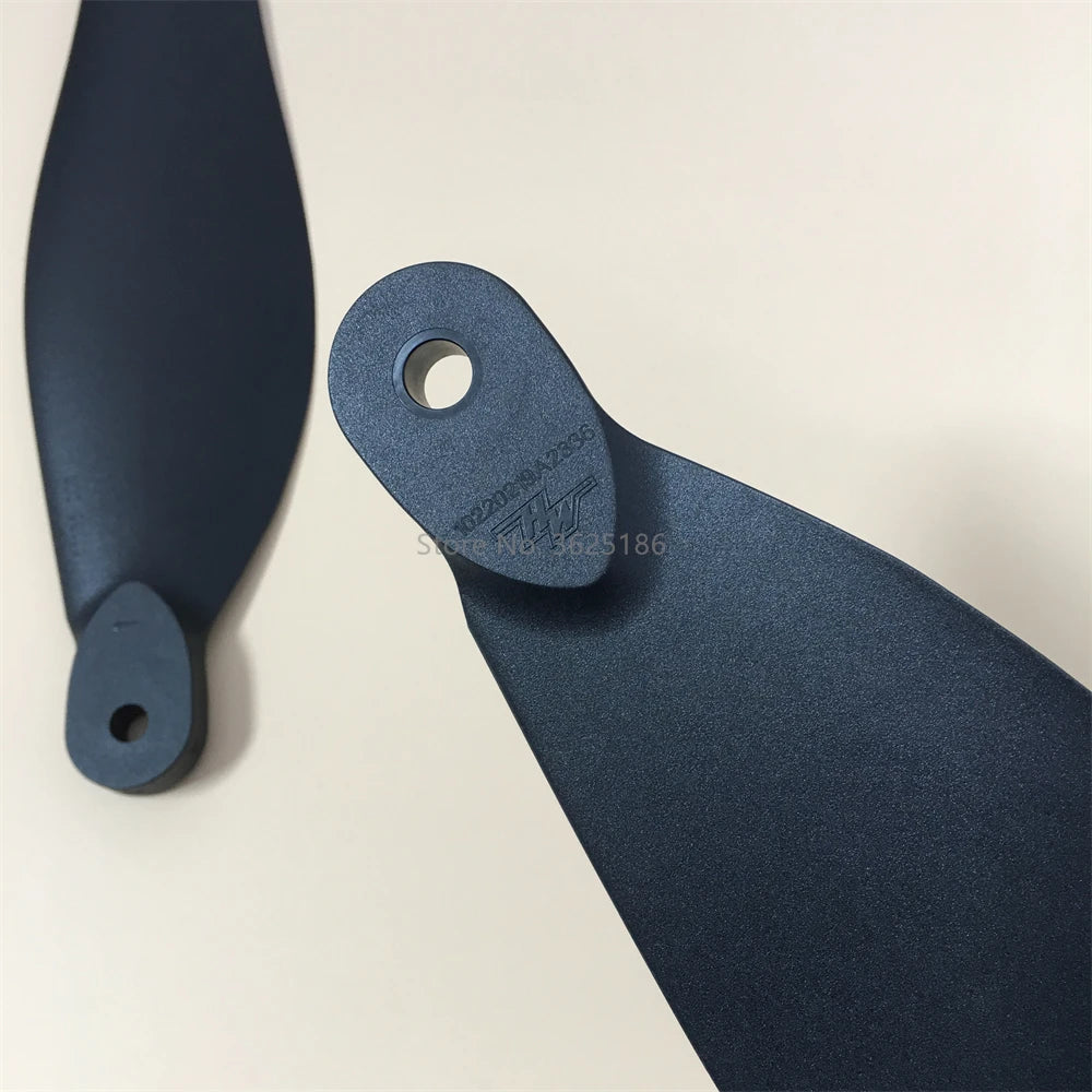 Original Hobbywing 41135 FOC Folding Propeller, The aerops product is a nylon propeller for airplanes, suitable for ages 14+, with technical parameters and a model number.