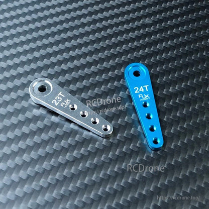 RJXHOBBY 3PCS Metal Servo Arm, RJXHOBBY metal servo arms with multiple linkage holes, silver 23T and blue 24T on carbon-fiber background