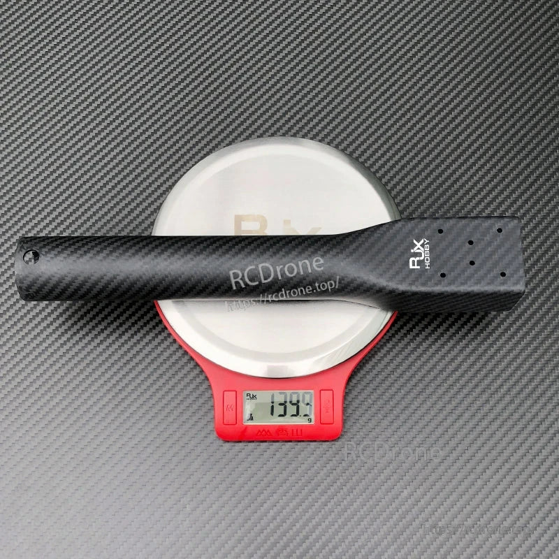 RJXHOBBY 40x36x300mm carbon fiber multicopter arm with D40mm tube resting on a digital scale reading 139.9g