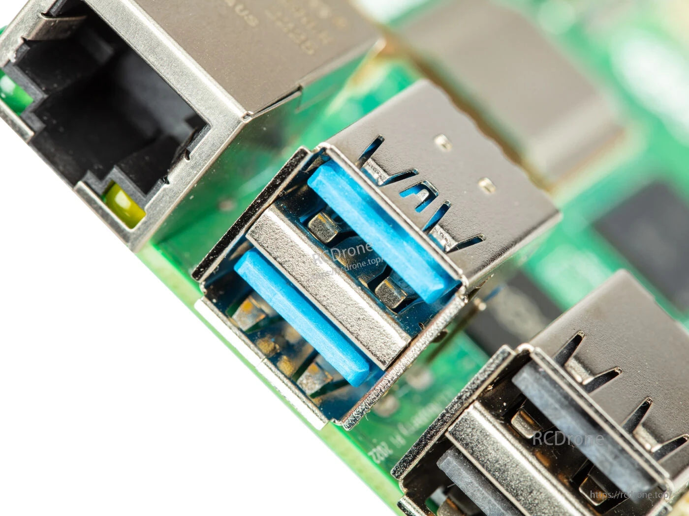 Raspberry Pi 5: 8GB RAM, Cortex-A76 CPU, VideoCore VII GPU, dual 4Kp60 HDMI, Wi-Fi 5, Bluetooth 5.0, PCIe interface, Gigabit Ethernet.