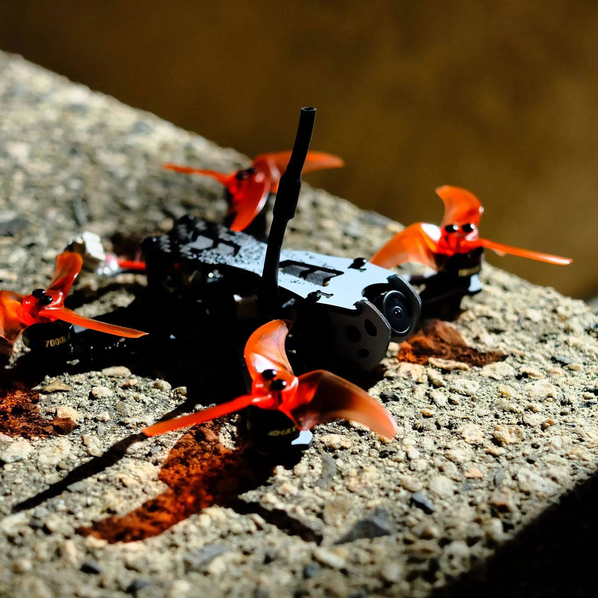EMAX Tinyhawk Freestyle, motors have a Kv rating of 7000kv, allowing for rapid acceleration