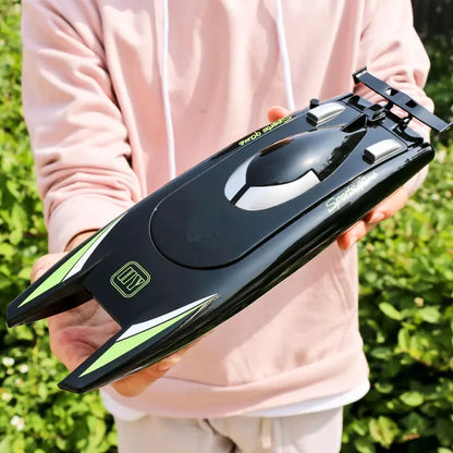 2.4G RC Boat 805, Dual Motor, Waterproof Hull, 30 km/h Speed, 100 m Range, 25 min Runtime, USB Charging