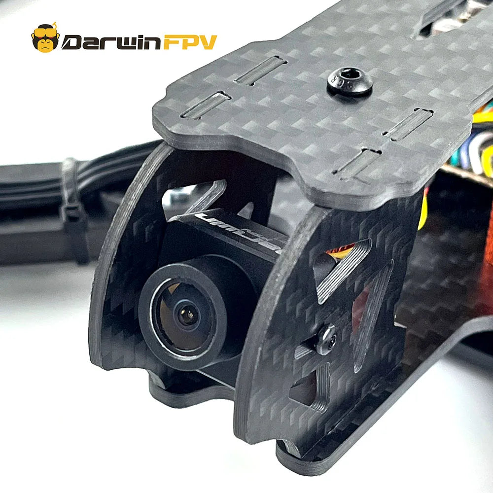 DarwinFPV, A new 1000mW analog VTX with a dedicated receiving antenna provides a longer flight distance.