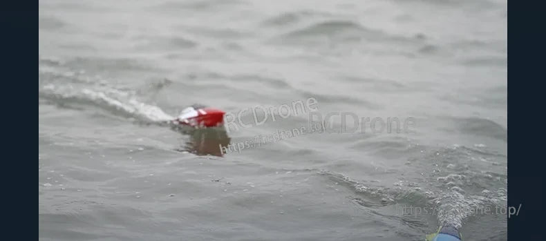 S4 RC Boat, The S4 high-speed RC boat is a ready-to-go speedboat designed for kids and enthusiasts.