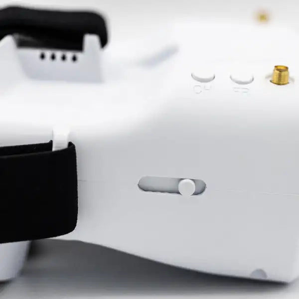 EMAX Tinyhawk 5.8G 48CH Diversity FPV Goggles - 4.3 Inches 480*320 Video Headset With Dual Antennas 4.2V 1800mAh Battery For RC Dr 15 EMAX Tinyhawk 5.8G 48CH Diversity FPV Goggles, capture a strong signal from your drone with the ability to run two antennas in a