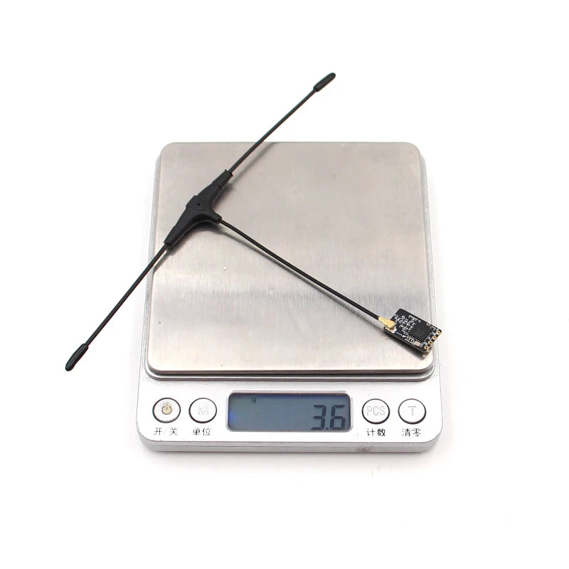 hardware in both 900 Mhz and 2.4 GHz frequencies .