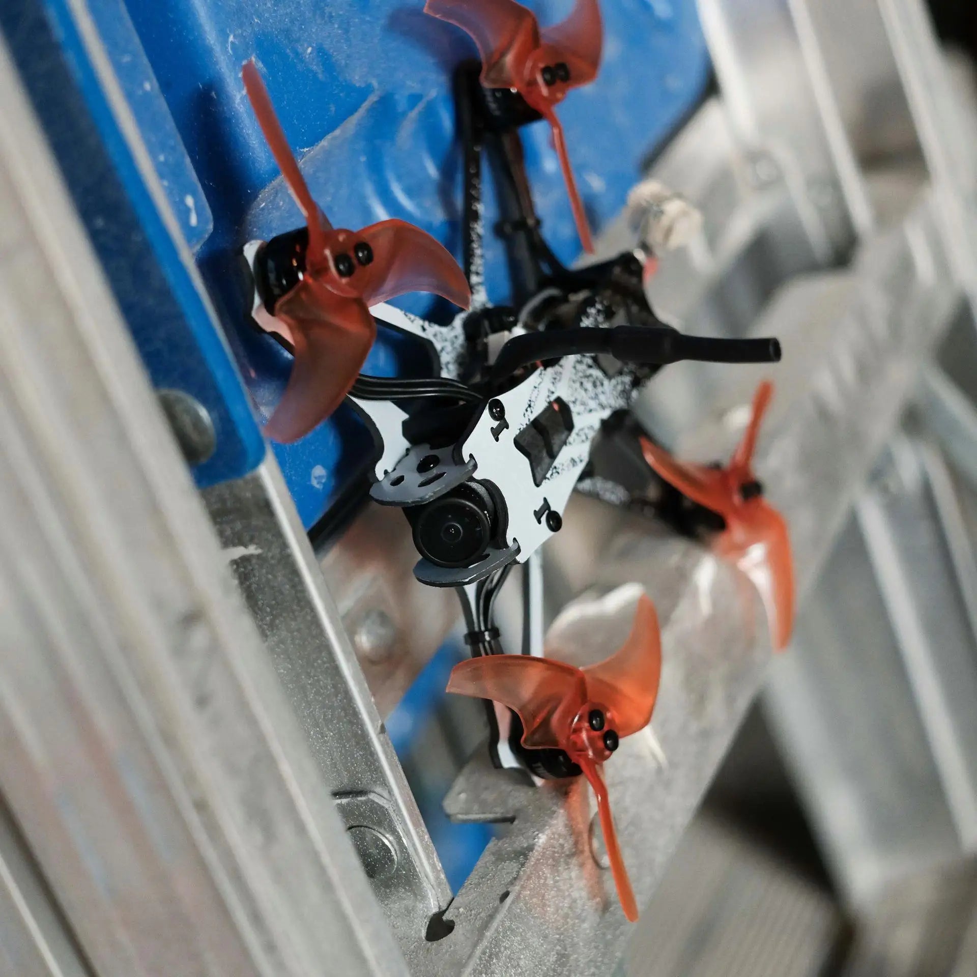 EMAX Tinyhawk Freestyle - 115mm F411 2S 1103 7000KV Brushless Motor 2.5Inch Fpv Racing Drone BNF 23 EMAX Tinyhawk Freestyle, carbon fiber frame offers durability and rigidity, crucial for withstanding crashes and impacts.