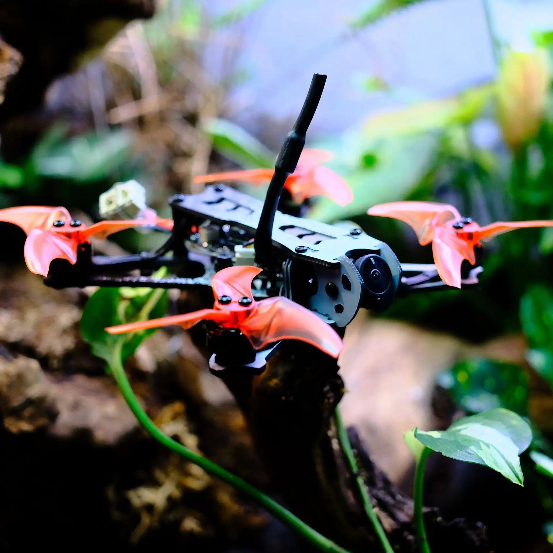 EMAX Tinyhawk Freestyle - 115mm F411 2S 1103 7000KV Brushless Motor 2.5Inch Fpv Racing Drone BNF 18 EMAX Tinyhawk Freestyle, pilots can enjoy sharp turns, quick flips, and rapid altitude changes .