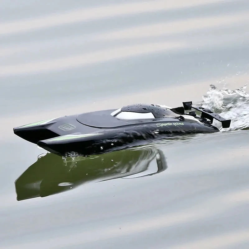 2.4G RC Boat 805, Dual Motor, Waterproof Hull, 30 km/h Speed, 100 m Range, 25 min Runtime, USB Charging