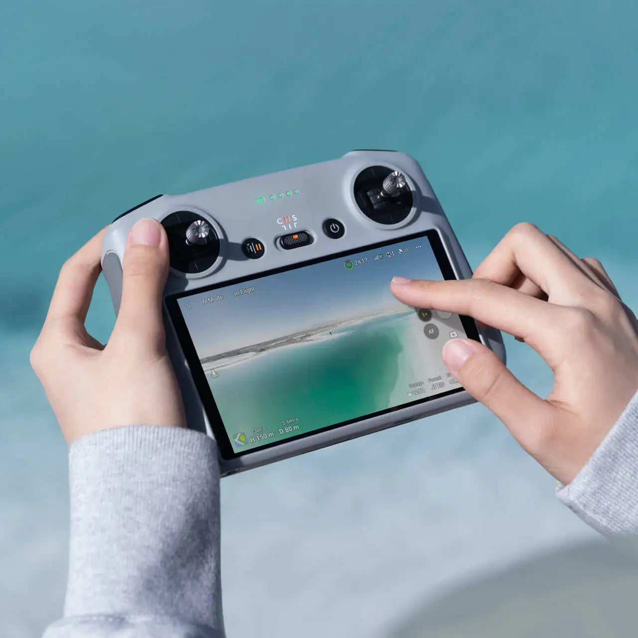 DJI RC Remote Controller, DJI RC will switch to the corresponding video transmission technology when connected to other compatible drone