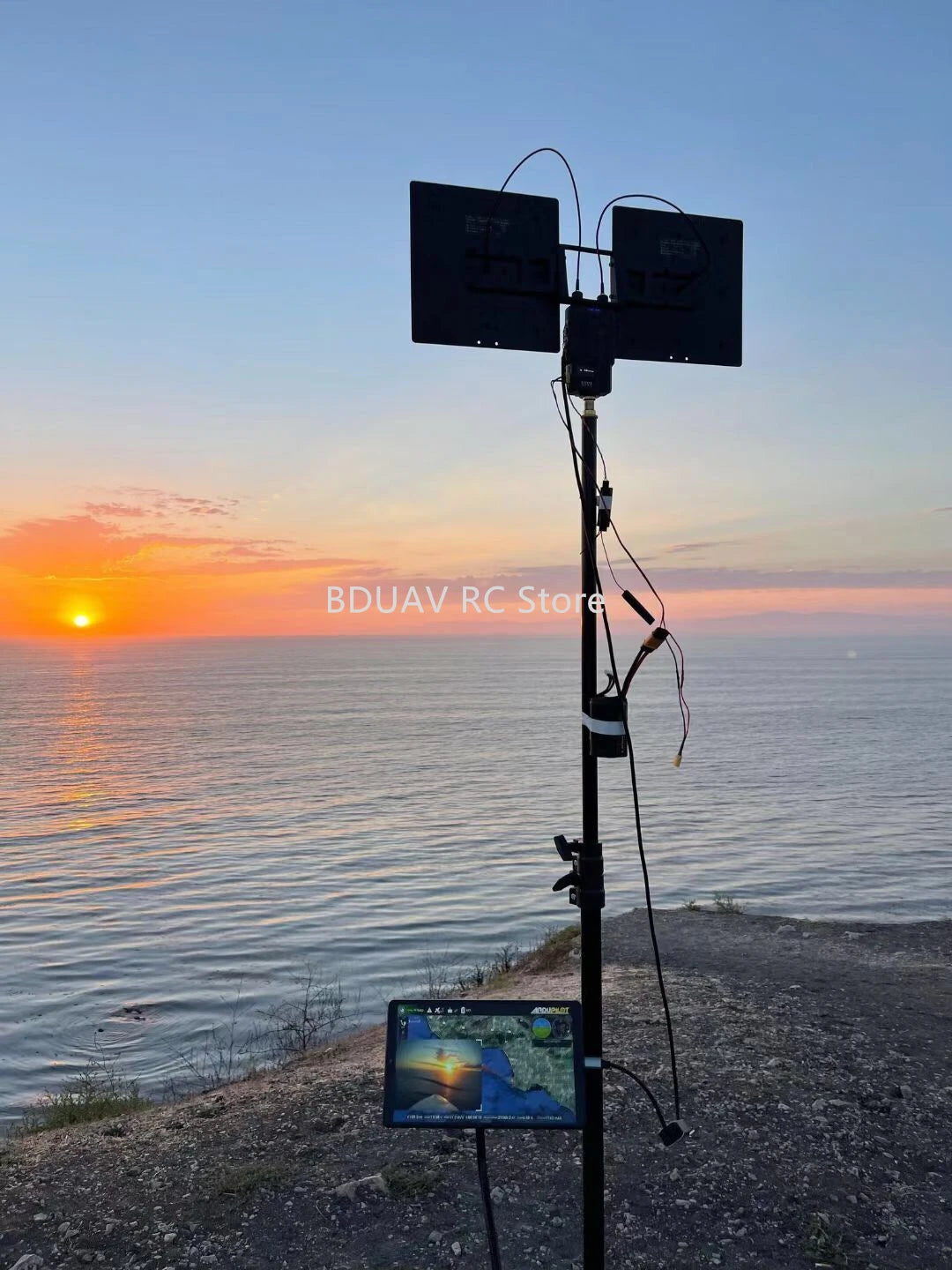 SIYI HM30 Transmitter - Full HD Digital Video Link Radio System Transmitter Remote Control OLED Touchscreen 1080p 60fps 150ms FPV OSD 30KM 17 SIYI HM30 Transmitter, the ground unit and the air unit are using SMA connectors for antenna installation