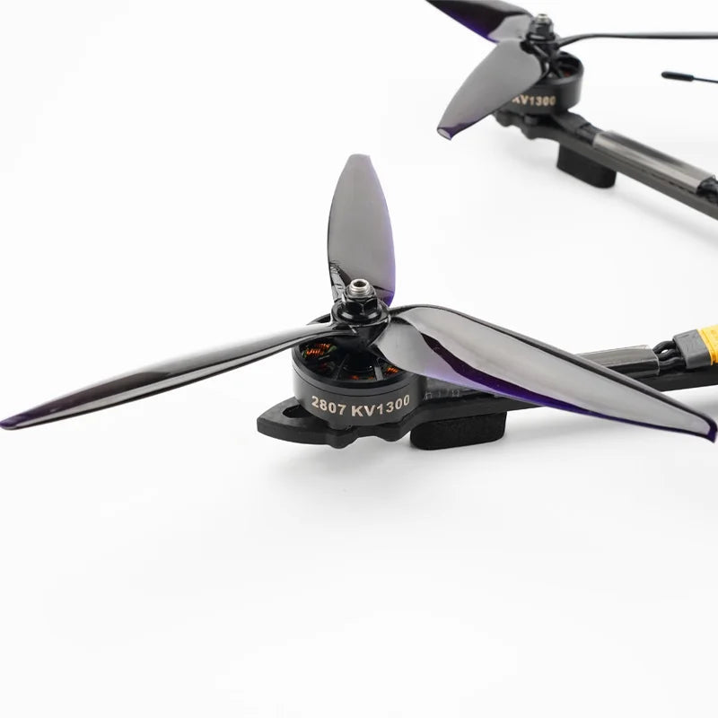 The BeyondSky Mark4 7Inch FPV Drone features a 7-inch frame, 405 55A ESC, and a variety of components for outdoor use.