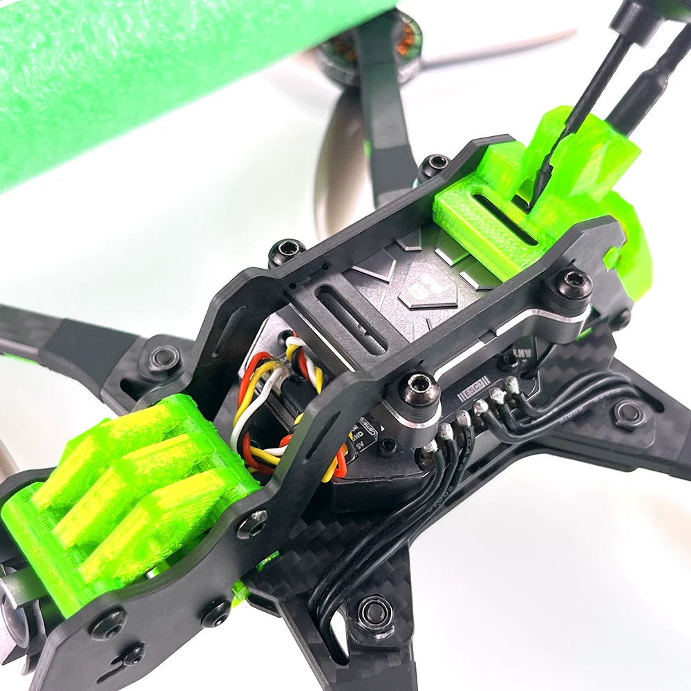 DarwinFPV HULK Cinematic FPV Drone - 5 Inch Quadcopters 45A 3-6S AIO 5.8G 40CH 25mW/200mW/400mW/600mW VTX 16 DarwinFPV HULK Cinematic FPV Drone, built to withstand harsh environments, this high-performance drone is not only durable but also maintenance