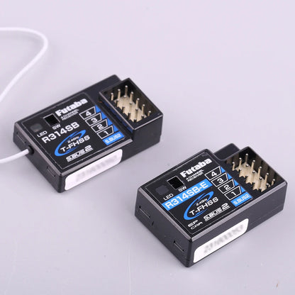 High-quality Futaba receiver for RC applications, with 4 channels and 2.4GHz frequency.