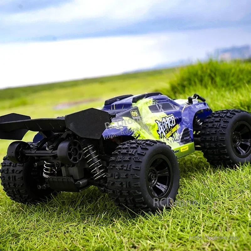Wltoys 18101 PRO Rc Car, Group play and racing with simultaneous vehicle operation supported by 2.4GHz technology.