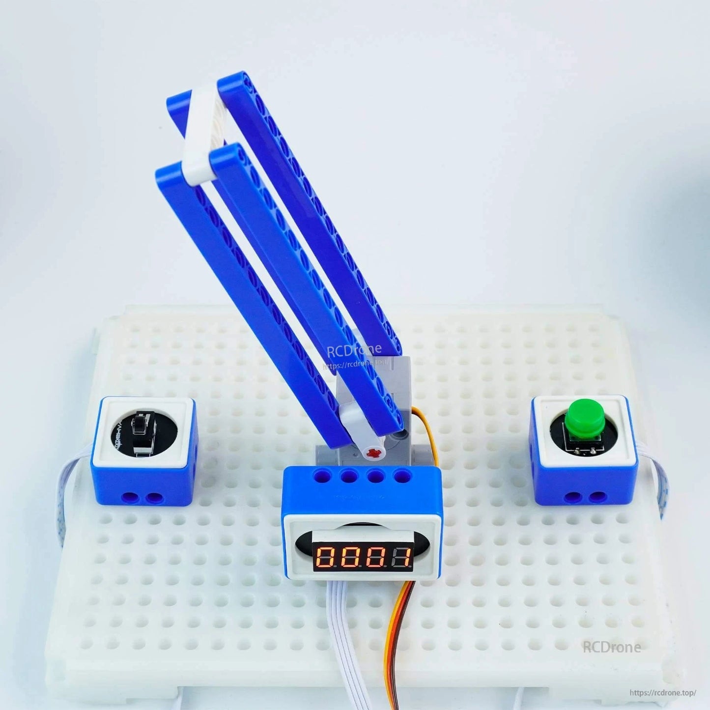 Build demo on baseplate with digital tube display module and two sensor blocks, wired with PH2.0 cables