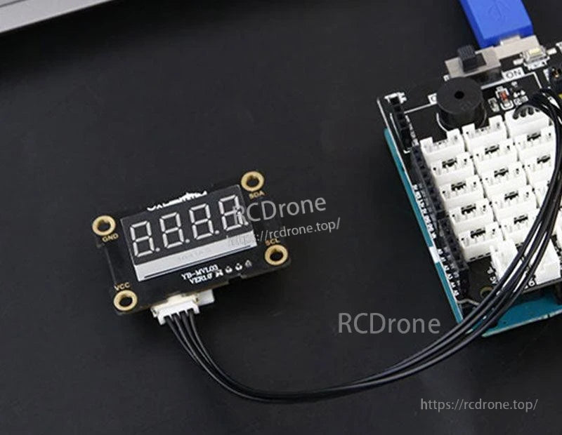 Use case: digital tube module connected via 4-wire cable to a controller board for I2C display testing