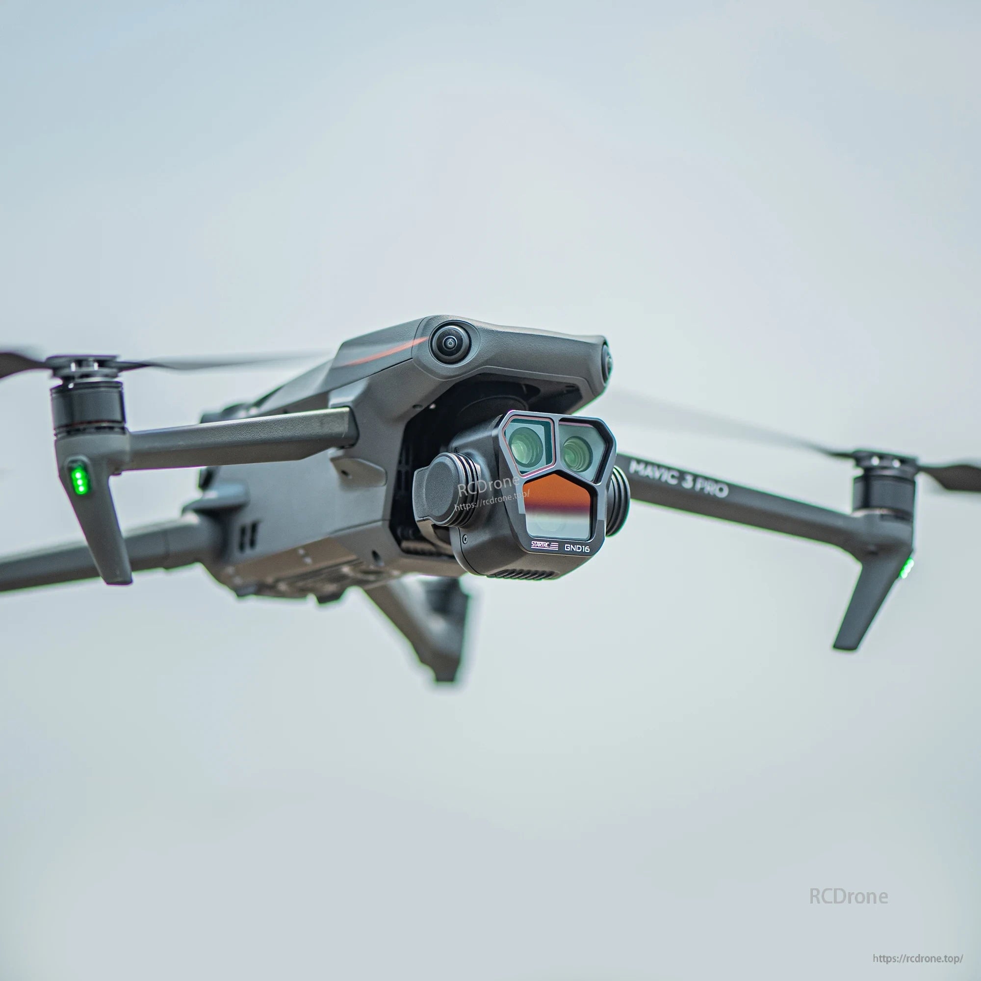 Camera Lens Filter, Adjustable CPL reduces glare, allowing brightness to vary with lens rotation for smoother images.