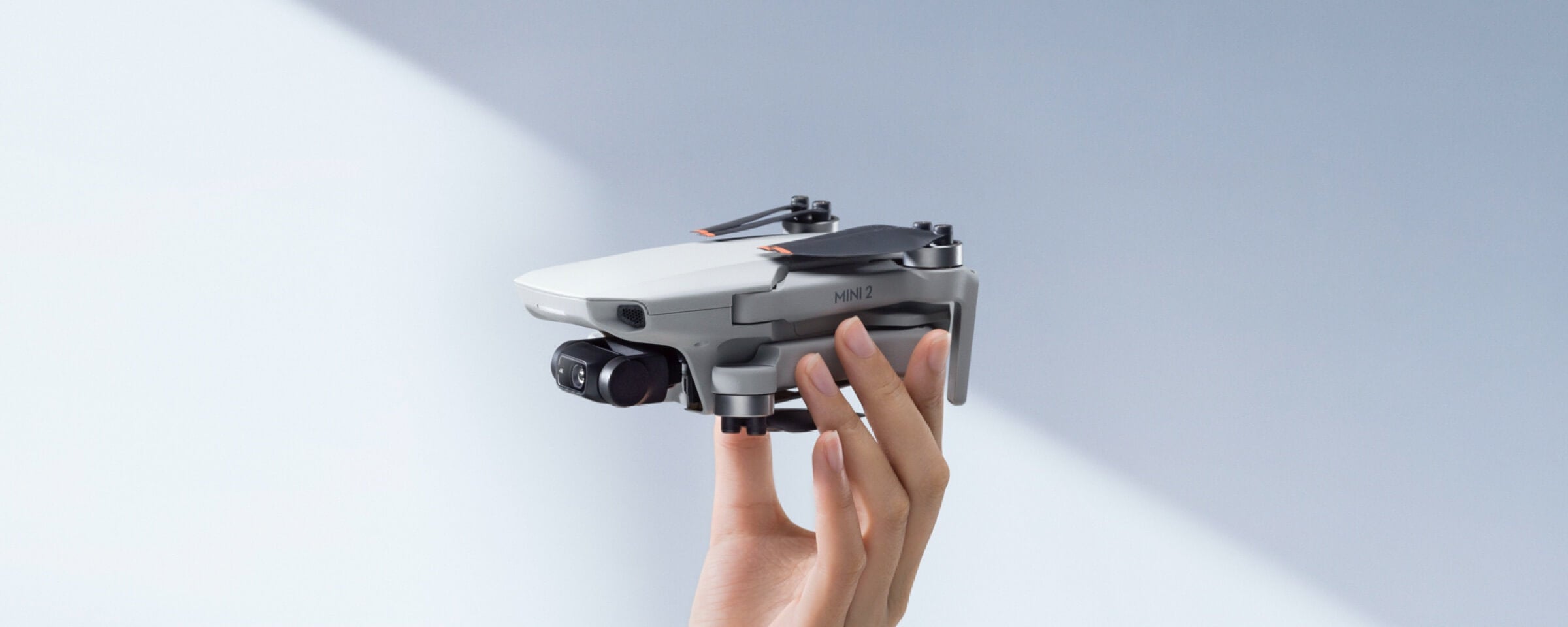 DJI Mini 2 – 3-Axis Gimbal with 4K HD Camera, mini 2 can resist level 5 winds and take off at a max altitude of 4,000