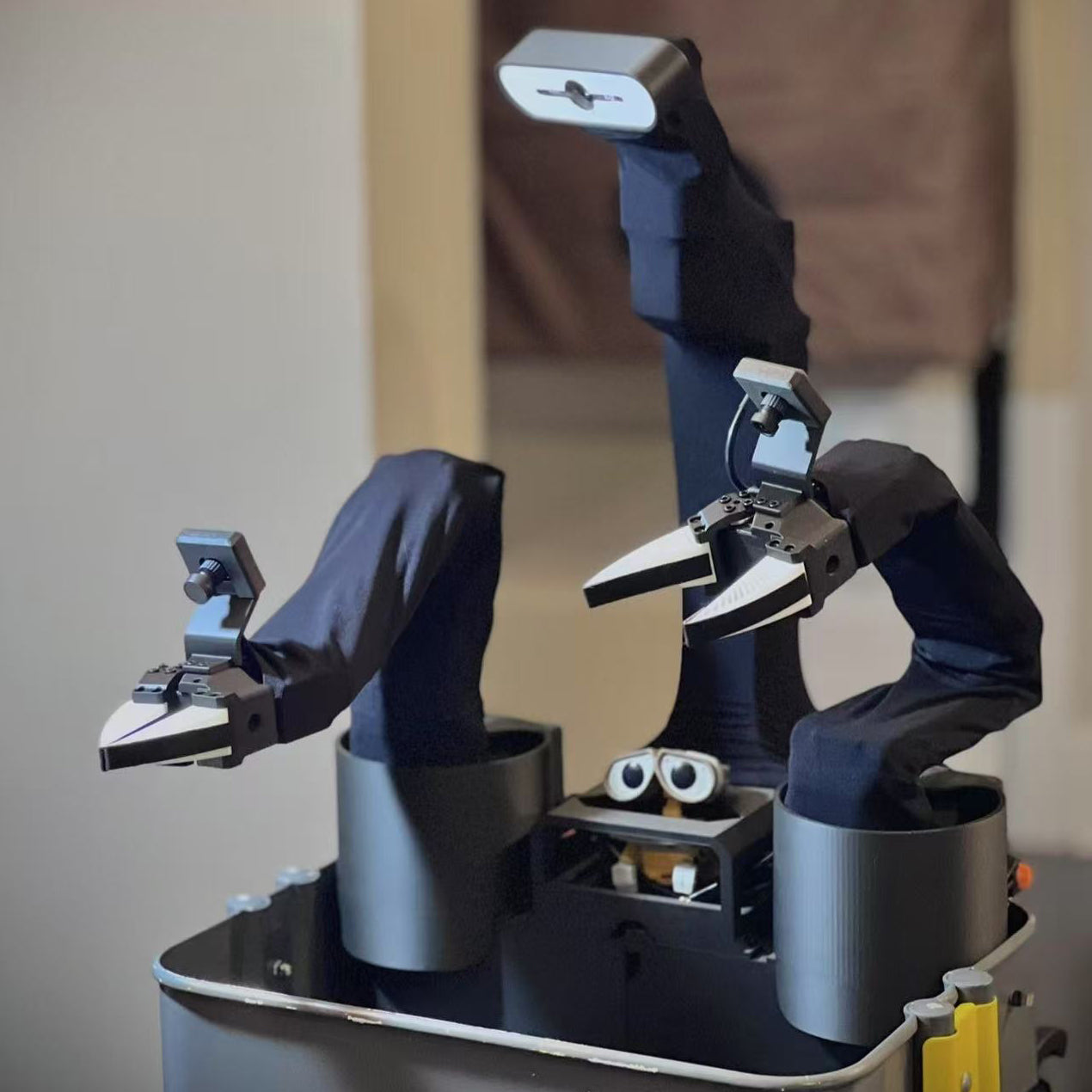 WowRobo Robotics XLeRobot 0.3.0 Двурукий мобільний домашній робот-набір – Відкрите втілене ШІ & STEM-платформа