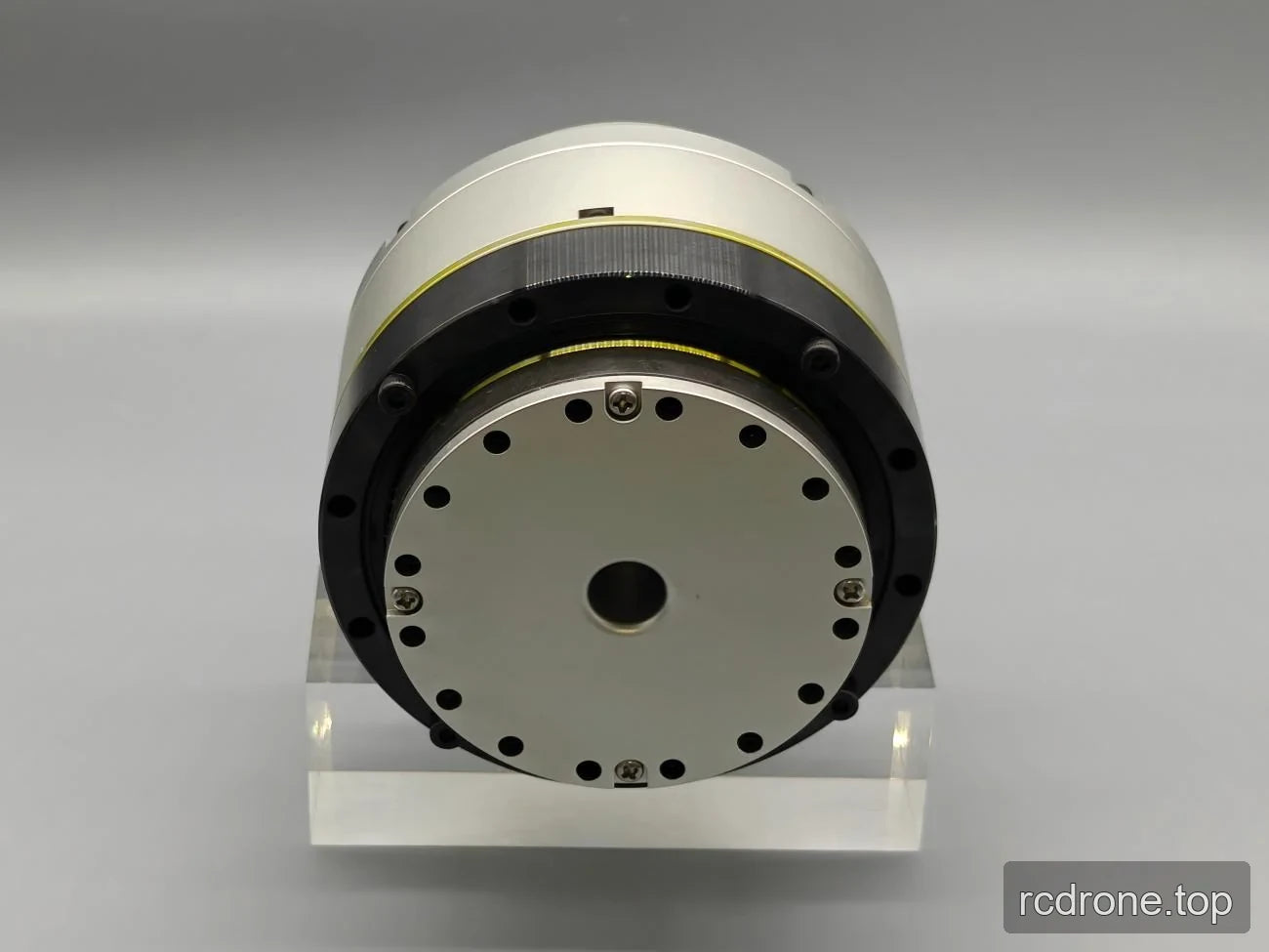 Circular motor mounting face with central bore and perimeter holes