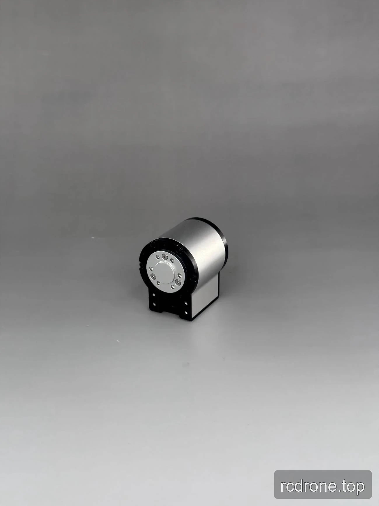 Cylindrical component fitted to a black mounting bracket