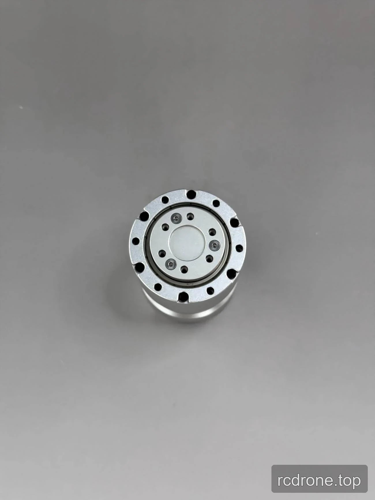 Circular motor mounting face with concentric bolt patterns