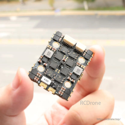 HAKRC F7220 BL32 40A AIO Flight Controller, HAKRC F7220 AIO Flight Controller: STM32F722, 40A BL32, barometer, blackbox, 2-6S, 20x20mm.