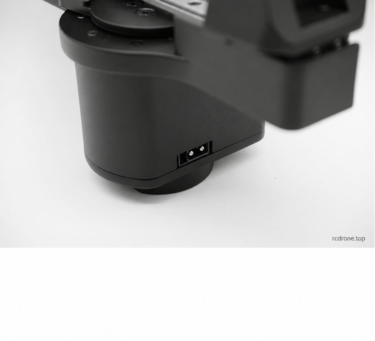 TG98 gripper body and power connector close-up