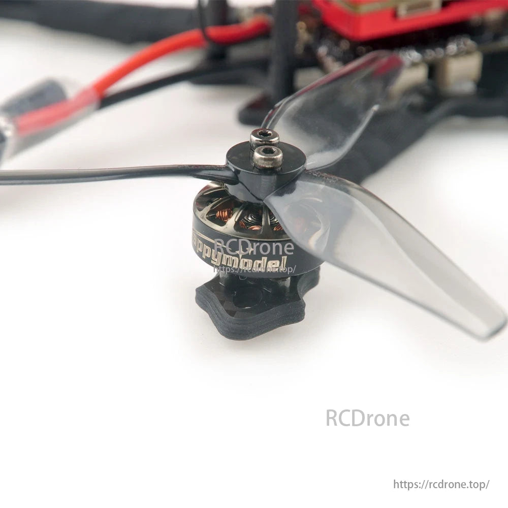 The HDZero Crux35 is a lightweight, 3.5-inch freestyle drone offering a 90Hz camera, V2 VTX for low-latency FPV, and transparent propellers.