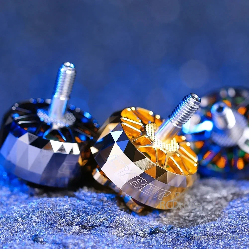 iFlight Cyber XING Motor, This motor has key features like KV options, recommended voltage, stator size, weight, and design for reduced vibration and extended bearing life.