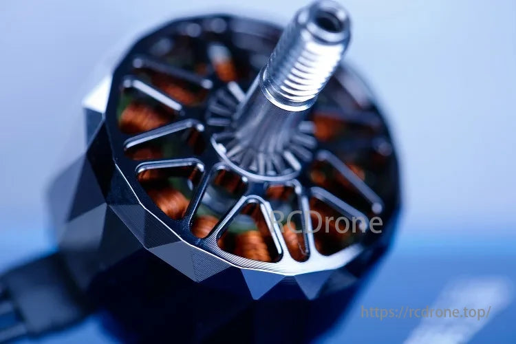 iFlight Cyber XING Motor, Lightweight titanium alloy shaft with advanced bearings, heat-resistant wire, and magnets for efficient power delivery and high-performance thrust.