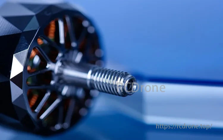 iFlight Cyber XING Motor, Titanium alloy shaft, NSK bearings, damping tech, heat-resistant copper wire, magnets, and advanced circuit layout for efficient performance.