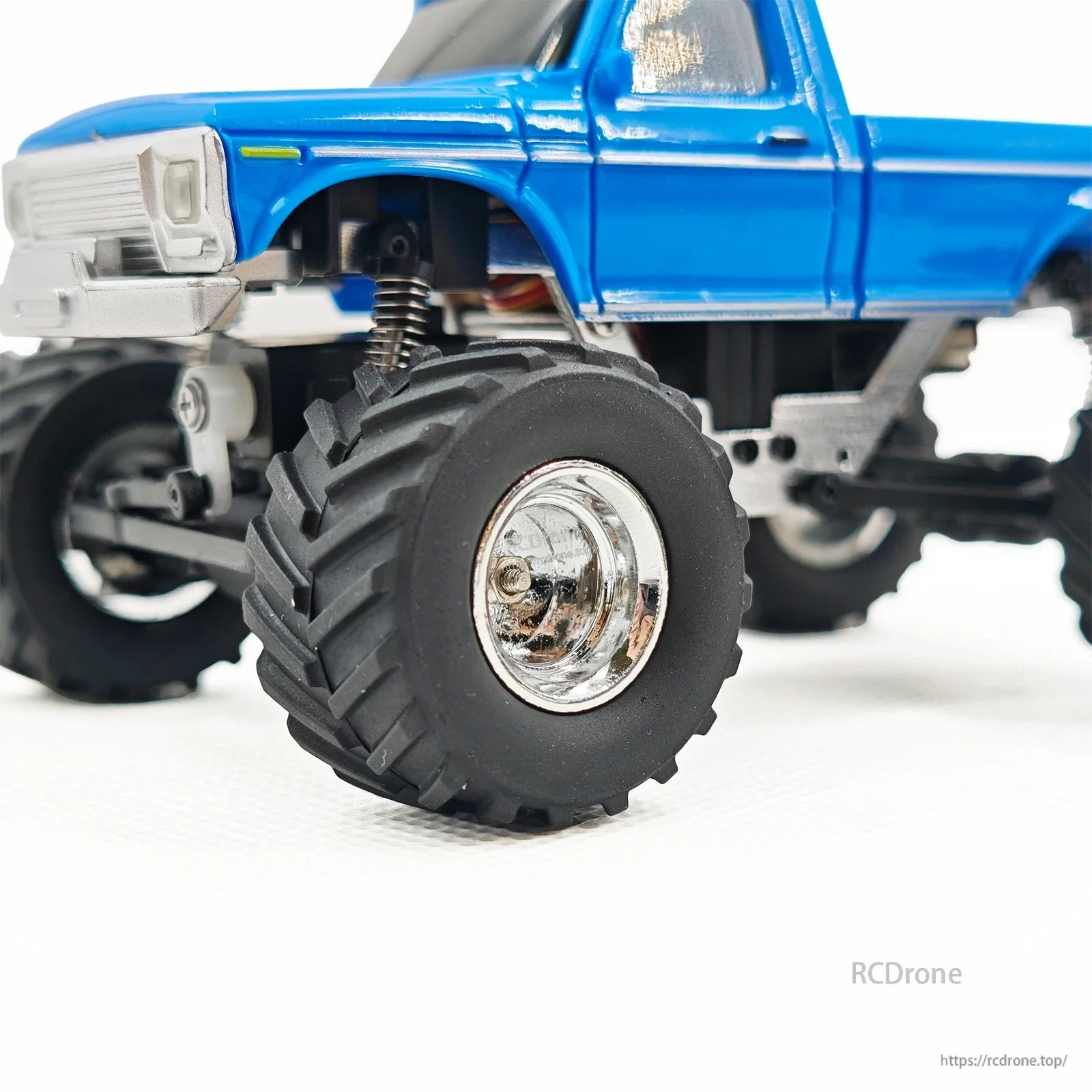 JIKEFUN 1/36 RC Crawler Car, Use a conventional mobile phone adapter with a matching Type-C charging cable for compatible charging.