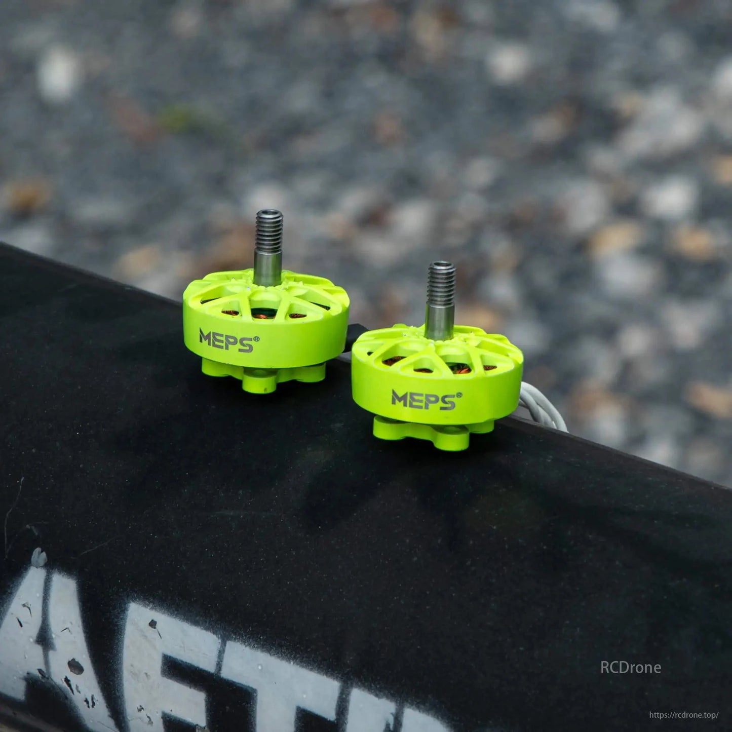 MEPS NEON 2207 brushless motors for 5-inch FPV drones, with neon green design and high performance.