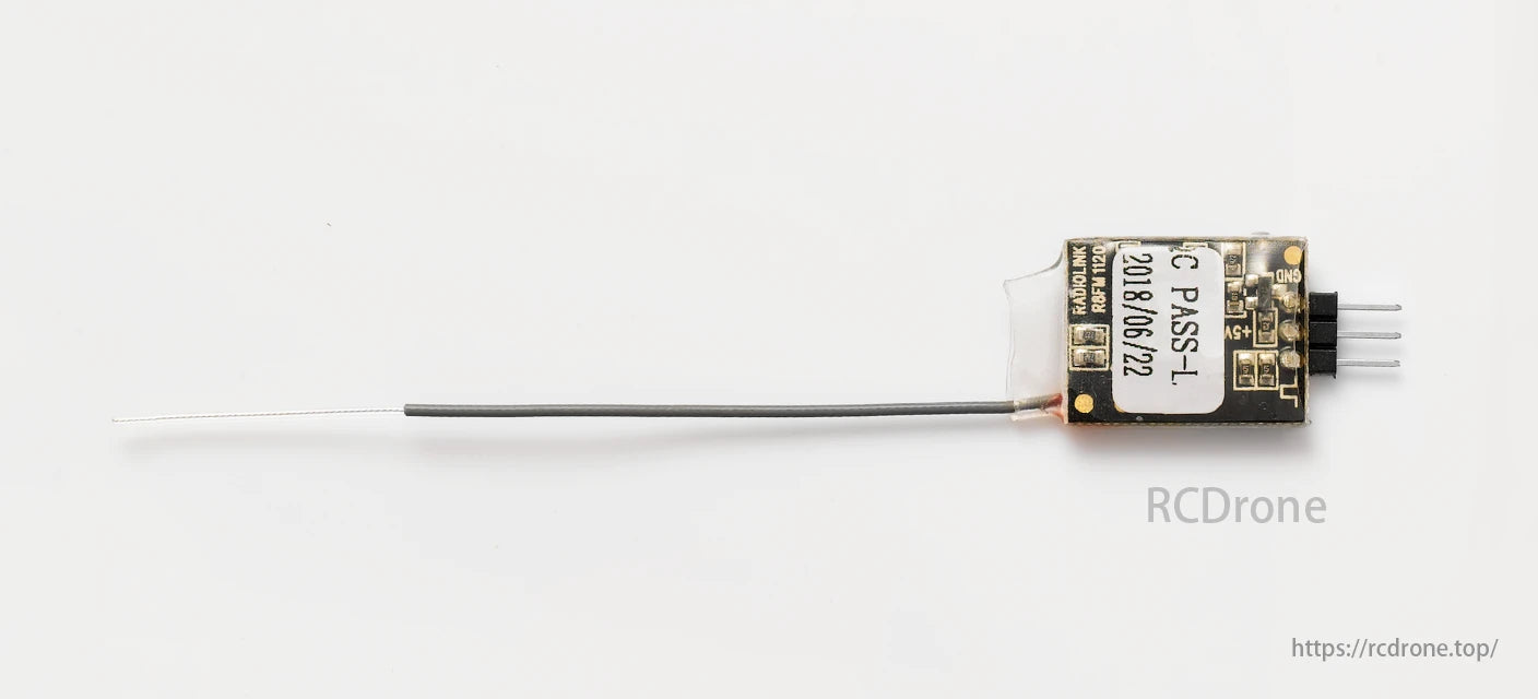 RadioLink R8FM 8 Channels Mini Receiver, The RadioLink R8FM is a compact 8-channel receiver for RC drones, featuring SBUS/PPM and 2.4GHz FHSS technology with an antenna.