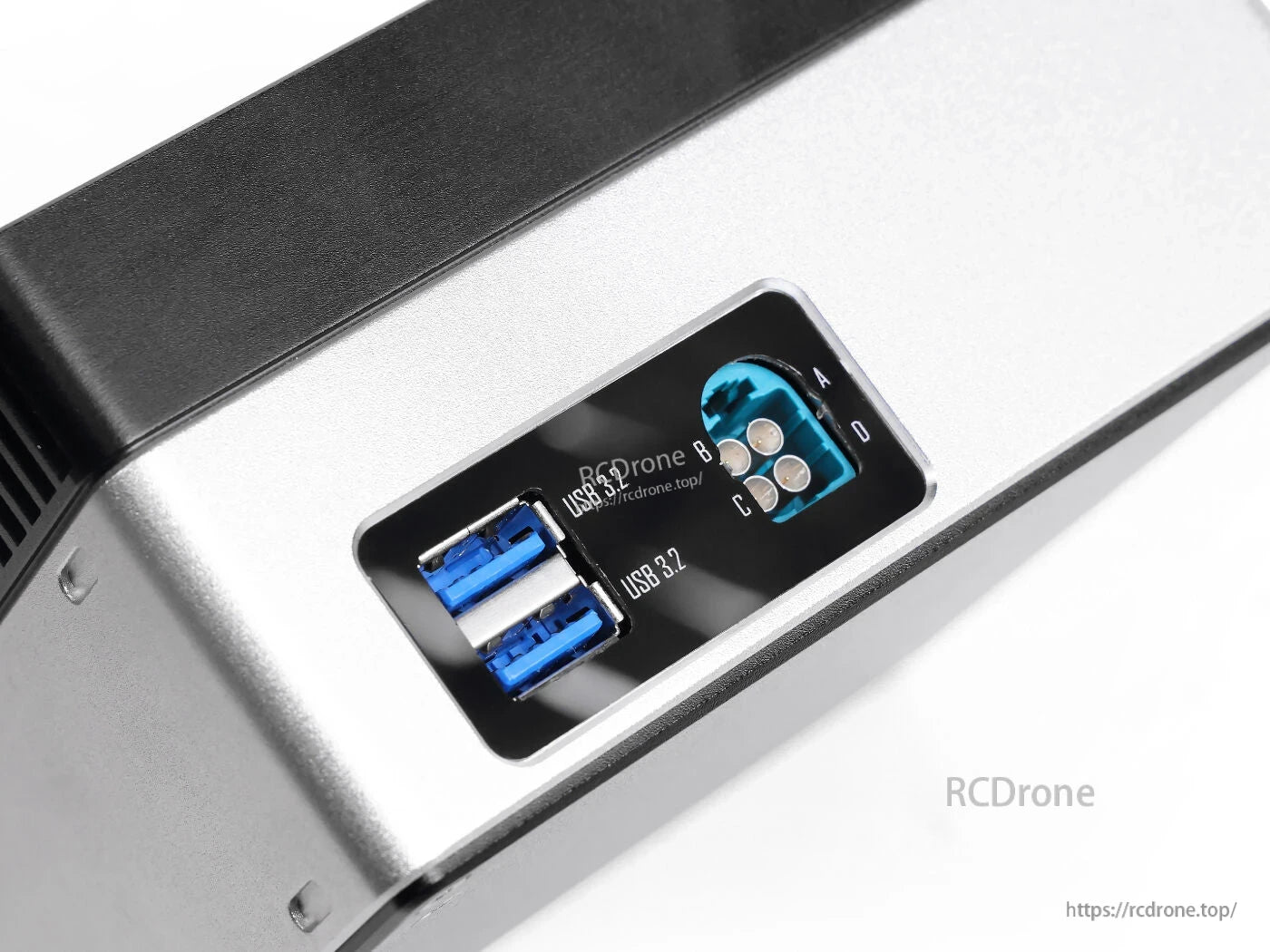 USB 3.2 ports and four-pin connector on device