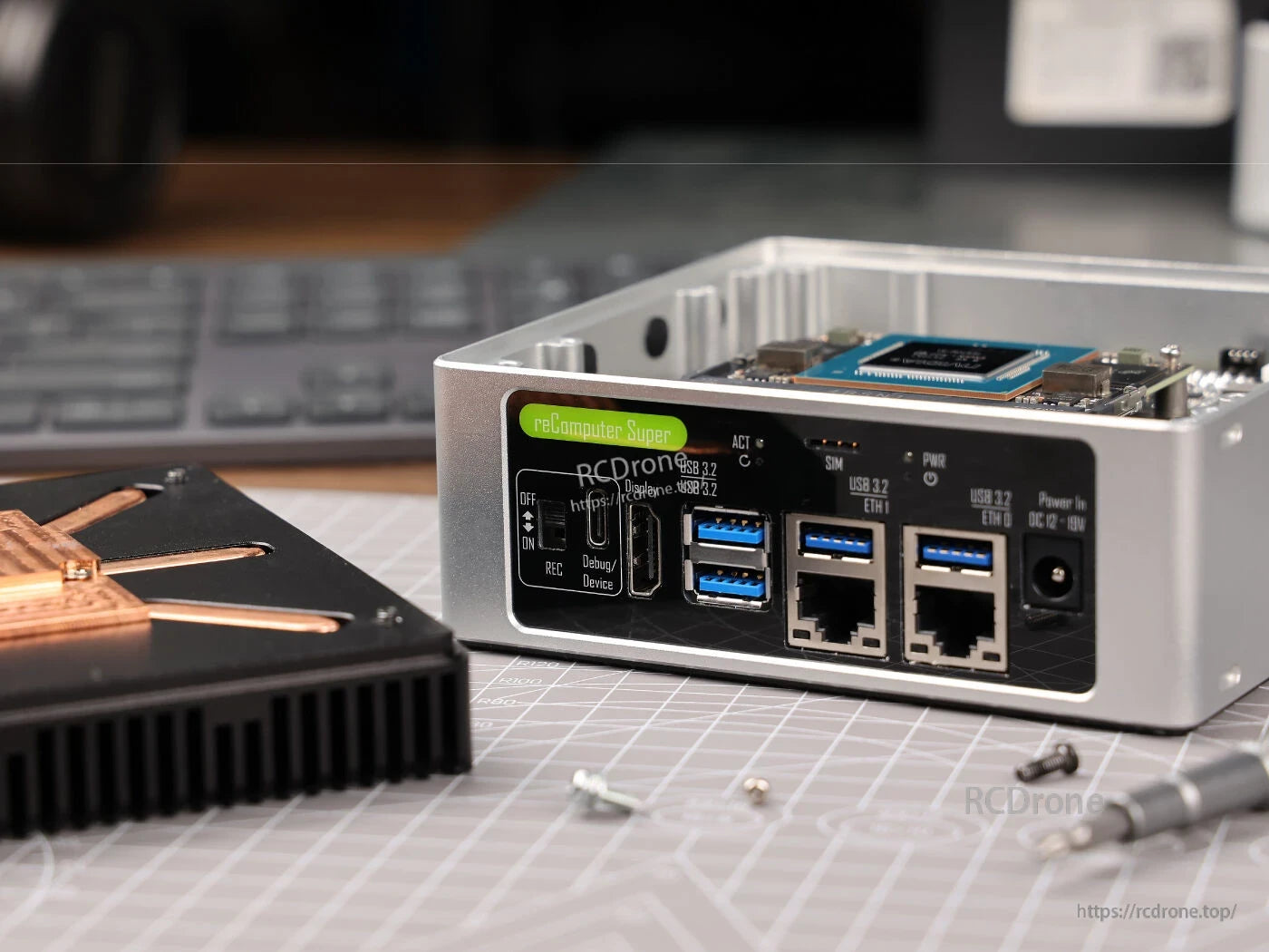 ReComputer Super J401 edge AI device features Orin NX processor with 8GB/16GB RAM, 157 TOPS performance and 10-40W power consumption.