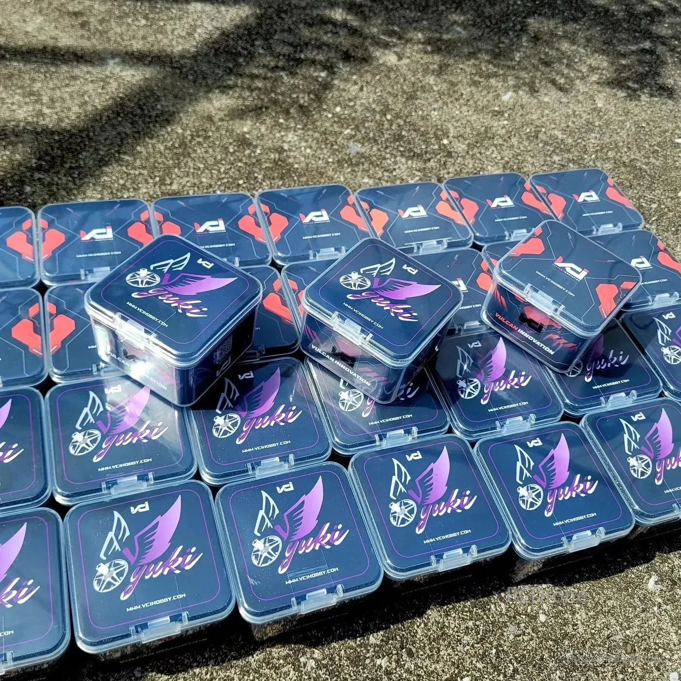 TITAN 2306 1850KV/1950KV 6S brushless motor for 5-inch FPV drone, blue box, "yuki" brand, winged logo.